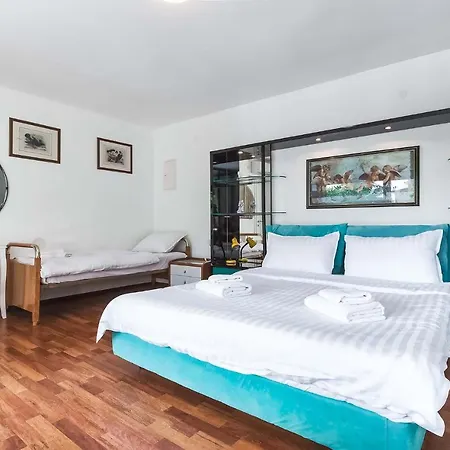 Rino, Apartment *