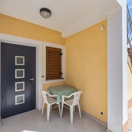 Rino, Apartment *