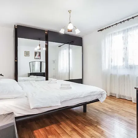 Rino, Apartment *